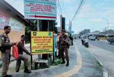 Satpol PP Bangka Pasang Spanduk Larangan Gepeng, Masyarakat Diimbau Tak Beri Uang di Lampu Merah