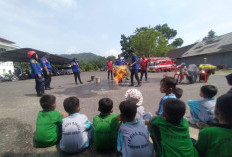 Belajar di Luar Kelas, Siswa TK Bina Bangsa Kunjungi Polres & Damkar Bangka
