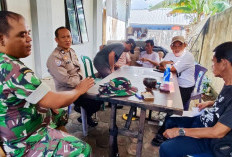 Sinergi TNI-Polri, Bhabinkamtibmas Polsek Pangkalan Baru dan Babinsa Sambangi Tokoh Masyarakat