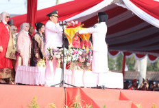 Gubernur Hidayat Arsani Pimpin Upacara HUT ke-81 RI, Kobarkan Semangat Persatuan dan Pengabdian