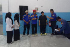 Satpol PP Bangka Edukasi Pelaku Usaha di Sungailiat Terkait Pentingnya APAR