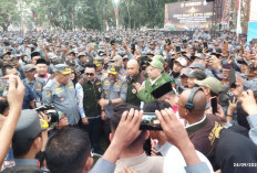 Gubernur Hidayat Arsani Hadiri Apel Akbar Satlinmas di Bandar Lampung