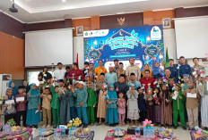 Kemenag Babel Serahkan Ratusan Paket Sembako dan Uang Tunai di Lebaran Yatim 10 Muharam 1448 H
