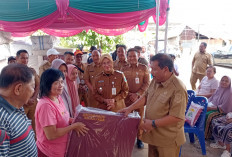 ​Atasi Dampak Banjir Rob, Wali Kota Pangkalpinang Serahkan Bantuan Kemensos dan PT Timah kepada 92 Warga