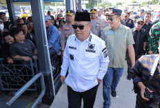Tinjau Arus Mudik di Pelabuhan Tanjung Kalian, Gubernur Babel Hidayat Arsani Dorong Perbaikan Sistem Pelayanan
