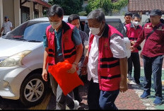 Mantan Bupati Justiar Noer dan Anaknya Aditya Rizki Jalani Sidang Perdana Lahan Tambang Udang PT SAS