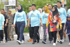 Lepas Ribuan Peserta Jalan Sehat Hari Listrik Nasional ke-80, Gubernur Hidayat Ingatkan Masyarakat Soal ini