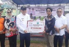75 Mahasiswa Beltim Terima Beasiswa Tidak Tetap, Bupati Dorong Penerima Pulang Membangun Daerah