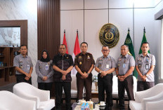 Silaturahmi Penuh Keakraban, Kajati Babel Apresiasi Pengabdian Johan Manurung