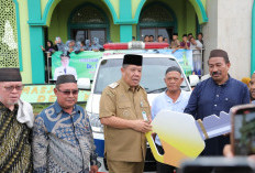 Perkuat Layanan Kesehatan Masyarakat, Gubernur Hidayat Arsani Serahkan Bantuan Ambulans untuk Masjid As-Salam 
