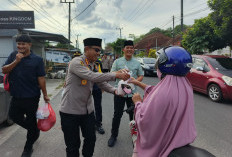 Ramadan Menghapus Jarak: Kapolresta Pangkalpinang Turun ke Gang Berbagi Takjil