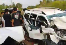 Breaking News!! Tabrakan Keras di Ruas Jalan Jeriji - Serdang, Dua Mobil Adu Kambing
