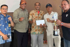 Tim Voli Pantai Putra Berprestasi, Ketua PBVSI Belitung Edi Usdianto Berikan Bonus