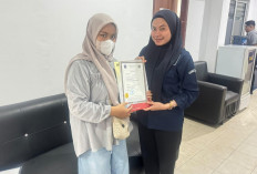 Kanwil Kemenkum Babel Serahkan Sertifikat Apostille untuk Kebutuhan Dokumen Pendidikan ke Korea Selatan