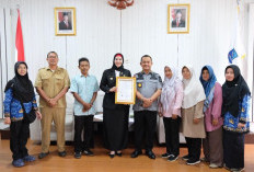 Kanwil Kemenkum Babel Serahkan Sertifikat Indikasi Geografis “Nanas Bikang Bangka Selatan” ke Pemkab Basel