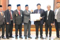 Dari Amanah ke Aksi: Gubernur Hidayat Arsani Lantik Komisaris dan Direksi BUMD Babel untuk Akselerasi Ekonomi 