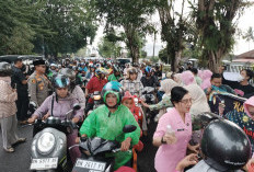Ratusan Pengendara Antusias Rebutan Takjil Polresta Pangkalpinang, 300 Paket Ludes dalam Beberapa Menit
