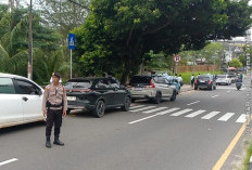 Polsek Pangkalan Baru Atur Lalu Lintas di Depan Sekolah Dian Harapan   