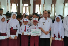 Pemkab Bateng Bersama BAZNAS Serahkan Bantuan Pendidikan Ratusan Juta