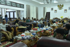 Soroti Perbedaan Harga TBS, Bupati Fery Rapat dengan 9 Perusahaan Sawit, Ini yang Dipersoalkan