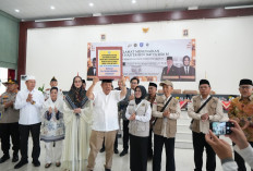 Wujudkan Pelayanan Prima, Gubernur Hidayat Arsani Serahkan Dana Hibah untuk Jemaah Haji 2026