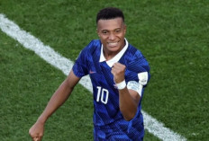 Kalahkan Messi & Haaland, Mbappe Raih Sepatu Emas