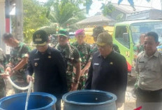 Pemkab Bangka Tengah Distribusikan Air Bersih ke Desa Terdampak Kekeringan