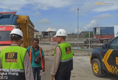 Polsekwas Pelabuhan Pangkalbalam Tingkatkan Patroli di Dermaga Kargo, Cek Aktivitas Bongkar Muat Kapal