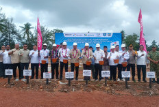 Menkop Ferry Letakkan Batu Pertama SPBUN Koperasi Desa Merah Putih di Bangka Selatan