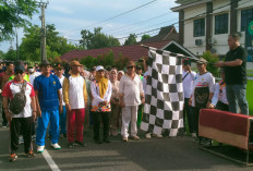 Semarak HUT Ke-41, SMKN 1 Sungailiat Gelar Jalan Sehat Bersama Alumni
