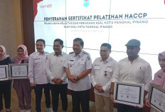 Wali Kota Serahkah Sertifikat HACCP Bagi 9 PU Kelautan dan Perikanan di Pangkalpinang