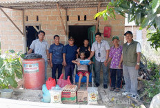 PT Timah Serahkan Bantuan Biaya Pengobatan untuk Warga Desa Rias