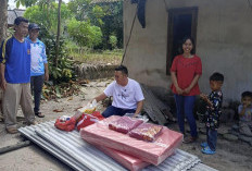 Rumah Warga di Keposang Kebakaran, Bupati Riza Gercep Berikan Bantuan 