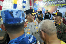 Kapolda Babel Pantau Pelepasan Pemudik Via KRI Semarang di Tanjung Batu Belitung