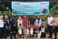 Dukung Penanganan Stunting, PT Timah Tbk Serahkan Puluhan Paket Makanan Tambahan untuk Warga Teluk Uma