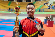 Hafiz Zarandi Sabet Emas dan Gelar 