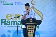 Bupati Fery Insani Solat Tarawih Perdana Bareng Masyarakat di Masjid Agung Sungailiat 