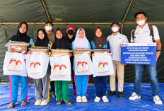 Bantu Anak Kembali Bersekolah, PT TIMAH Salurkan 210 Paket Seragam di Dusun Serdang