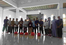 Pererat Ukhuwah, Yayasan dan Pengurus Masjid Darussalam Salurkan Santunan untuk Warga Karya Makmur
