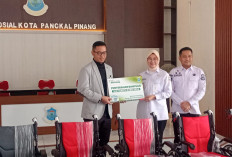 Wawako Serahkan 7 Kursi Roda Dari CSR BSB Syariah Pangkalpinang