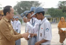 Dukcapil Bangka Tengah Jemput Bola Perekaman KTP Pelajar
