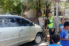 Sandal Sopir Nyangkut di Pedal Gas Innova, Nyawa Orang Sedang Duduk di Trotoar Jalan Mentok Melayang